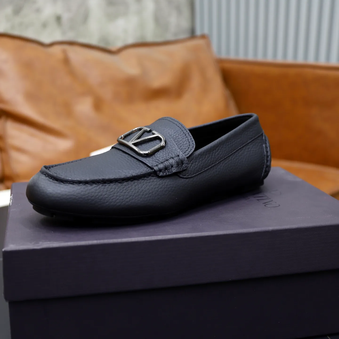 Men's shoes: 640💰VALENTINO, made of imported cowhide with imported water-dyed cow lining, iconic hardware and iconic wear-resistant outsole. 38-45 (customized at 45) VALENTINO packaging All orders enjoy the brand’s iconic product packaging
